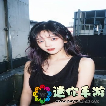 抬头看镜子里的接合处