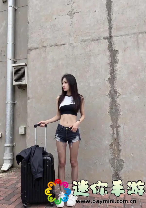  孔雀小姐的魅力世界：名媛风采背后的秘密与故事